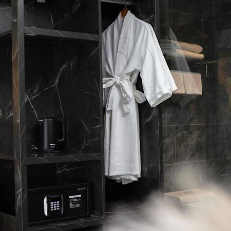 Madelise Amica Hotel And Travel Hanoi Exterior foto